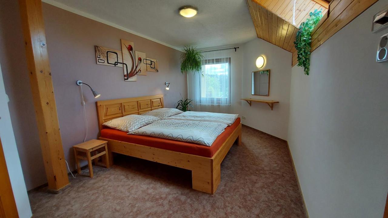 Apartmany Pod Lesem Rodvinov Екстер'єр фото