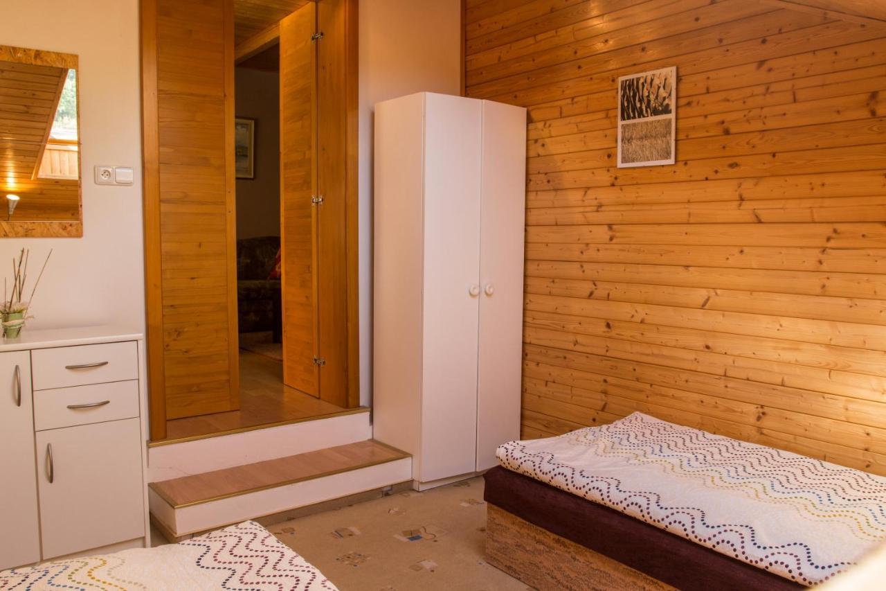 Apartmany Pod Lesem Rodvinov Екстер'єр фото