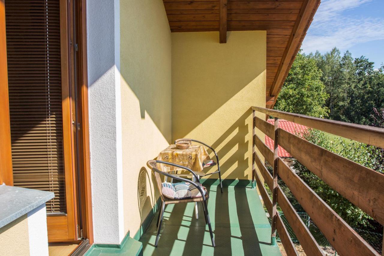 Apartmany Pod Lesem Rodvinov Екстер'єр фото