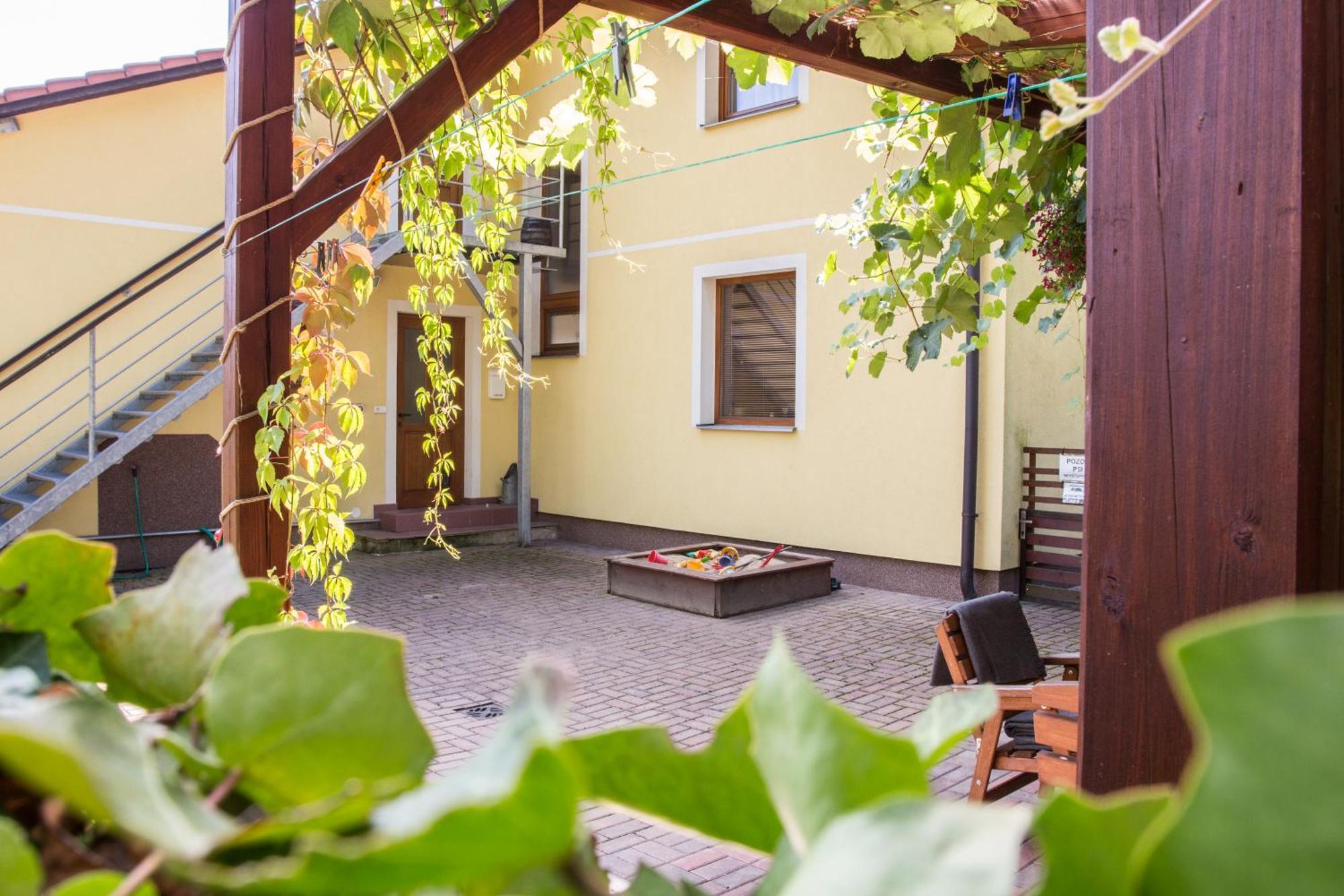 Apartmany Pod Lesem Rodvinov Екстер'єр фото