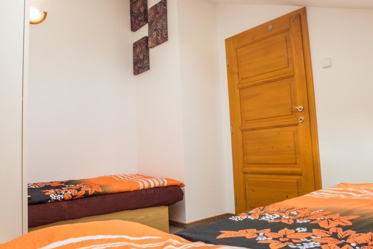 Apartmany Pod Lesem Rodvinov Екстер'єр фото