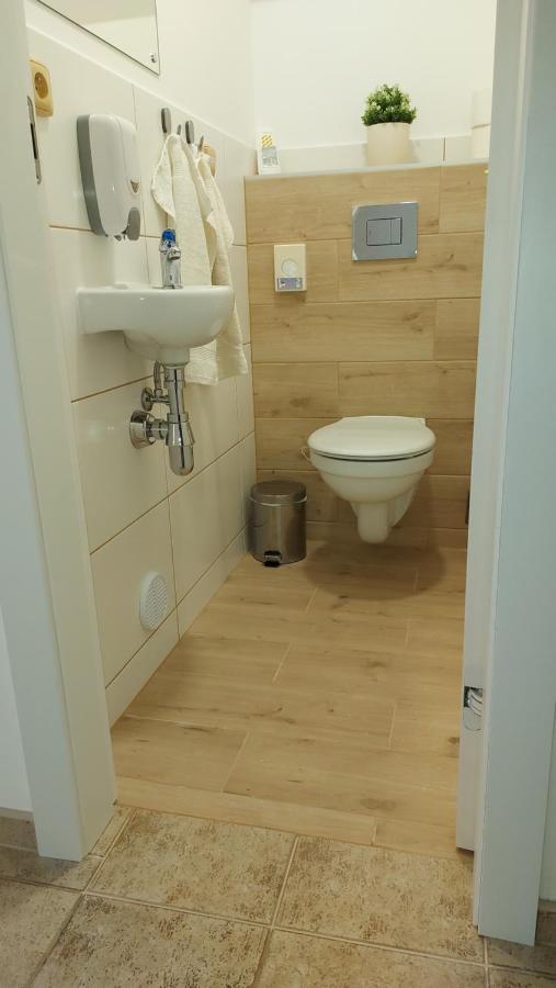 Apartmany Pod Lesem Rodvinov Екстер'єр фото