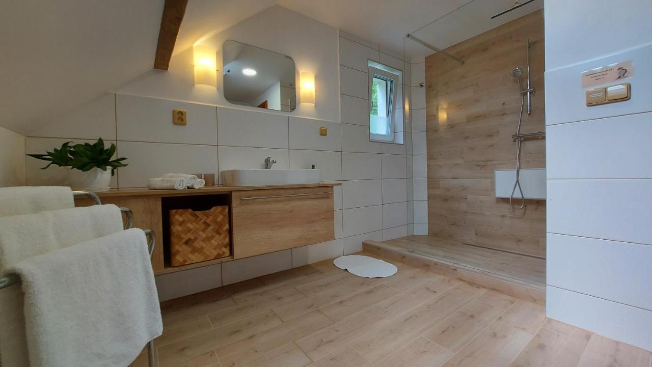Apartmany Pod Lesem Rodvinov Екстер'єр фото