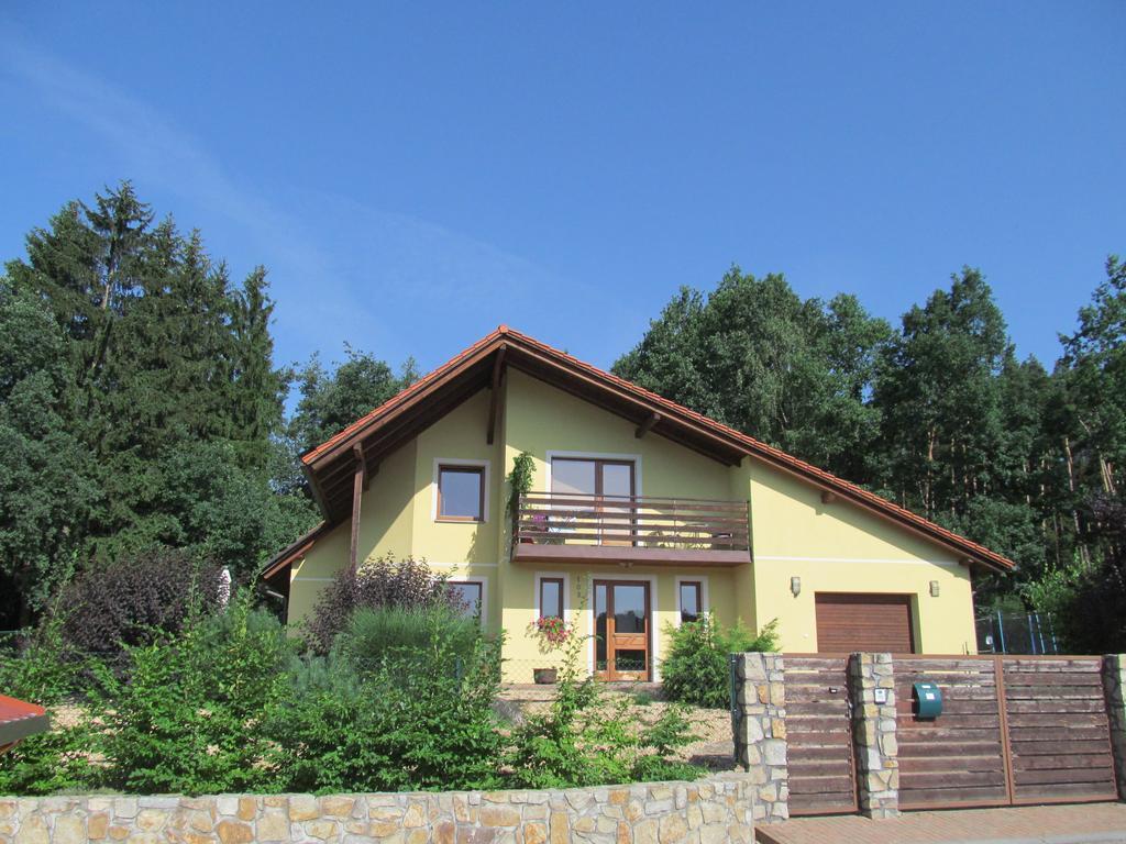 Apartmany Pod Lesem Rodvinov Екстер'єр фото